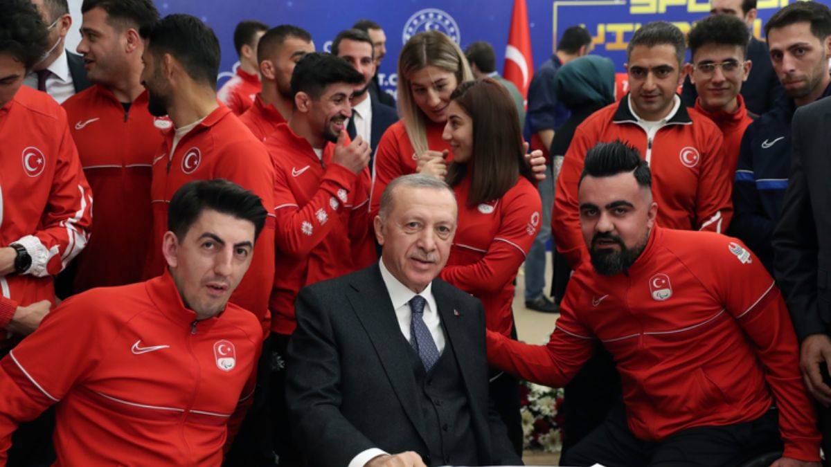 Erdoğan sporcularla iftar yaptı